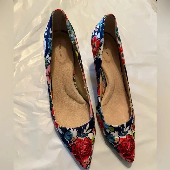 Lands End Floral Kitten Heal Size 9.5 - Picture 4 of 6